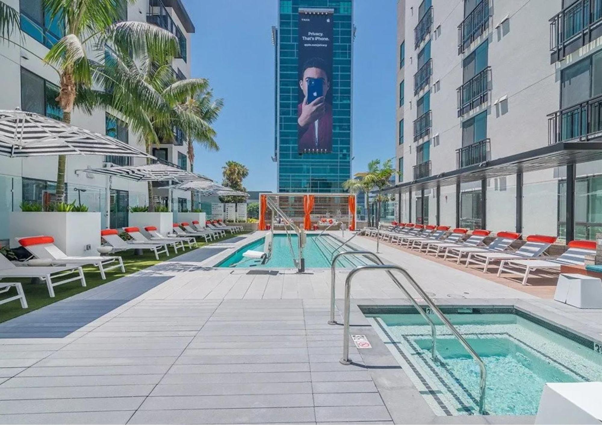 Luxurious Hollywood View - Free Parking Appartement *